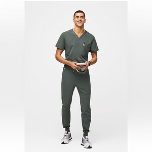 Figs scrub top and jogger bottoms bonsai L,L/S